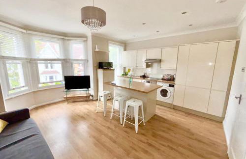 Entire 2 Bed First Floor Flat - Photo 13