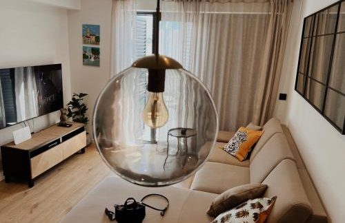 Dawn & Dusk - Modern Two Bedroom Apartment with Mountain Views - Photo 4