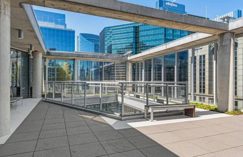 Linea Luxury Living with Indoor Pool and Rooftop Views in The Loop - Photo 15