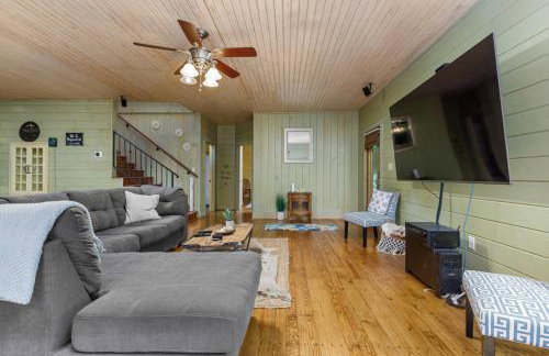 The Wagon Wheel Cabin Hot Tub Sleeps 10 Spacious - Foto 7