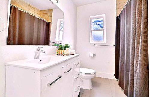 Bright 4BR North Miami Villa Close to Beaches and Huge Backyard - Foto 24