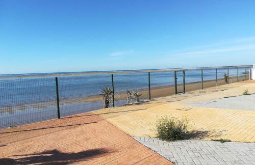 Chalet espectacular e independiente, primera línea de playa en Huelva - Foto 10