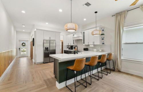 Peacock Palace Brand New Heated and Chilled Pool Golf Gym - Foto 29