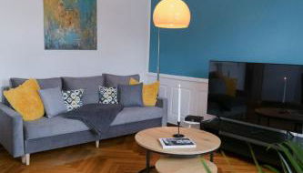 BELLA - Business&Family - 2 Zimmer direkt neben Schloß, Parkplatz, SmartTV, Netflix, Waschmaschine, 24h Checkin, 71qm, Kingsizebett, Hotelbettwäsche - Photo 2