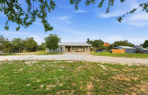 Game Barn, Cowboy Pool, 17ft Movie Screen - sleeps 10 - Photo 39