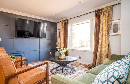 4BR/3BA Luxurious Decatur Home w/ Patio & Backyard - Foto 1