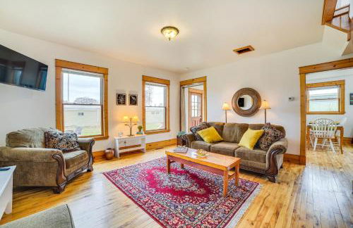 Snowmobiling Hub! Mackinaw City Home 3 Mi to Beach - Foto 1