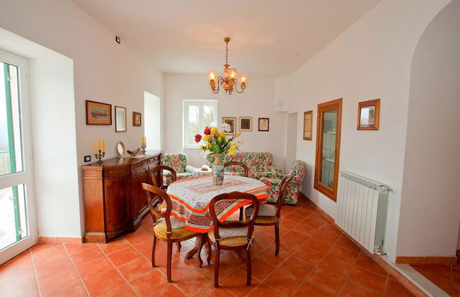 Spacious Home Surrounded by Nature - Foto 1