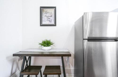 Updated Bourbon Street Condo with Smart TVs! - Foto 9