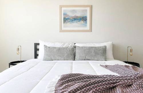 Sleepover Downtown Cincinnati 1BD 1BA Apartments - Photo 13