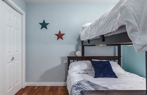 Cozy City Stay, 3bdrm near Airport - Photo 2