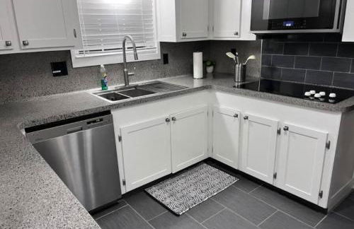 Cozy Escape WGameRoom HSWifi Aprox10Min to NRG - Foto 25