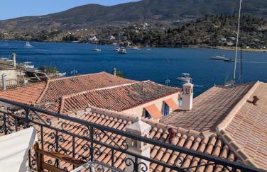 Thama Poros - Photo 1