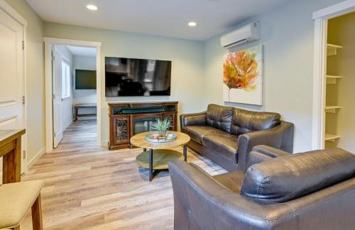 Easy Commuting! Modern SeaTac Unit with Fireplace - Foto 1