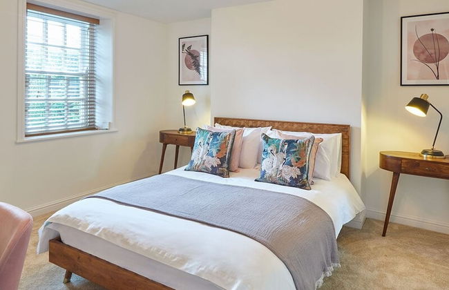 Host Stay Dunsley Chapel - Photo 4