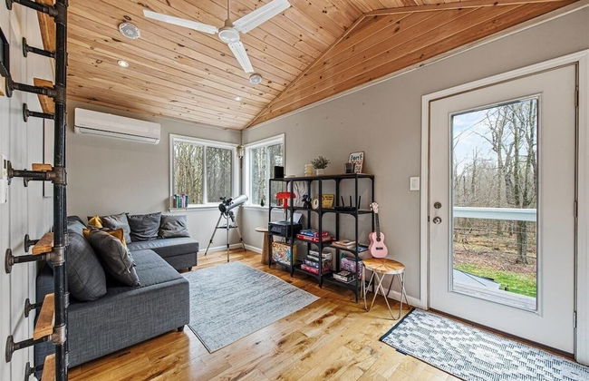 Pocono Scandinavian Cottage 2 Bedroom Cottage by RedAwning - Foto 24