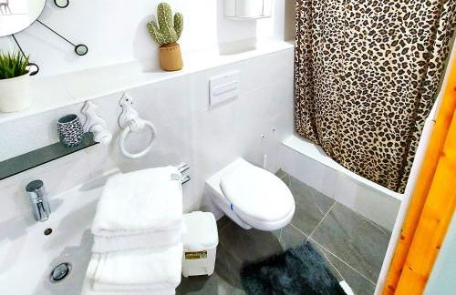 ELEGANT 3 BEDROOMS, Wifi free - Foto 18