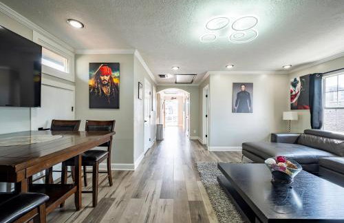 3BR HOME SLEEPS 8 DOWNTOWN Med CTR /pet/EV - Foto 5