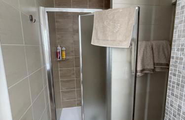 Liberté et Confort, appartement entier, moderne avec 2 chambres et cuisine équipée au coeur de Semur - Foto 22