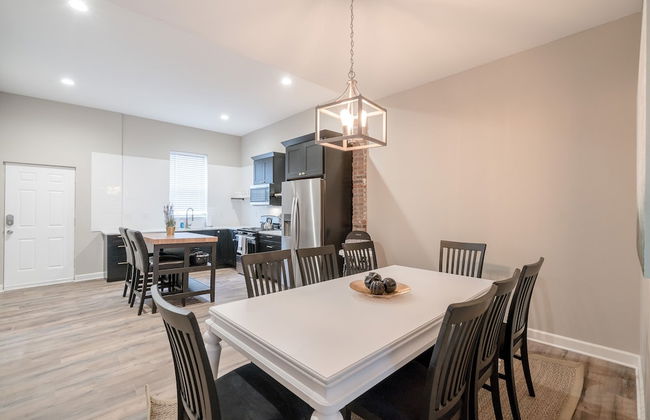 Designer Townhome 2 of 3 Left Side - JZ Vacation Rentals - Photo 22