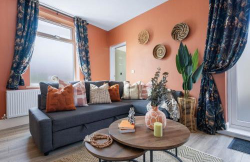 4-Bedroom Stunning Luxe, Spacious & Stylish Design House Bolton, Sleeps 11, with Parking Central Bolton, Links to Manchester, Pet-Friendly, Best For Groups! WORK CONTRACTORS SPECIAL OFFER! - by Blue Puffin Stays - Foto 12