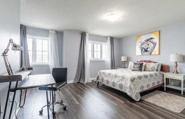 GLOBALSTAY. Modern 3-4 Bedroom Town - Photo 11