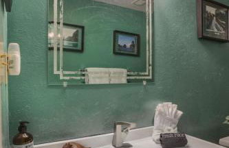 5 bedroom, 7 beds, 3 bath - Sleeps 12, Great for Families - Photo 22