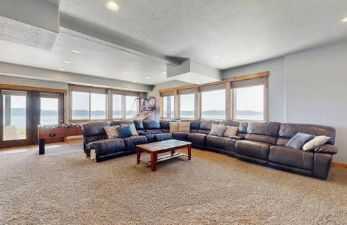 8 Bed 5 Bath Vacation home in Fish Haven - Photo 12