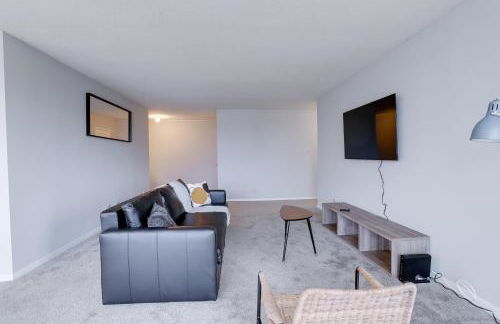 Fantastic 2 BR Apt + Den @Crystal City With Gym - Foto 11