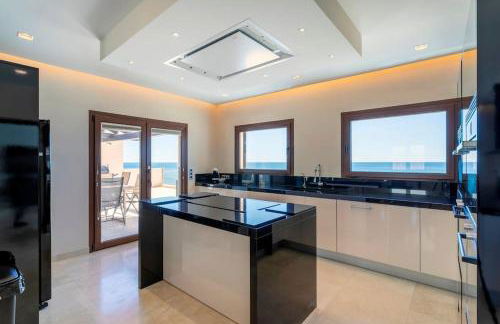 Villa Irene, Large First Line Villa wíth amazing sea- and coast views and large private swimming pool! - Photo 29