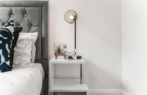 Spacious 3-Bed Home, Parking, Garden, Sleeps 7 - Foto 22