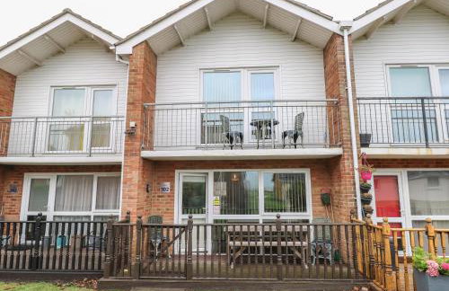 102 Waterside Park - Photo 1