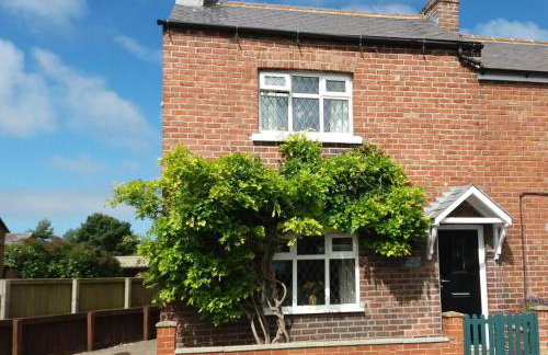 Sunnyside Cottage - Photo 1