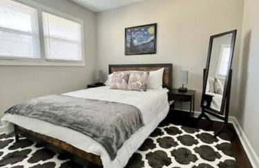 Gated 2BR Condo I 5 min Uptown - Foto 14