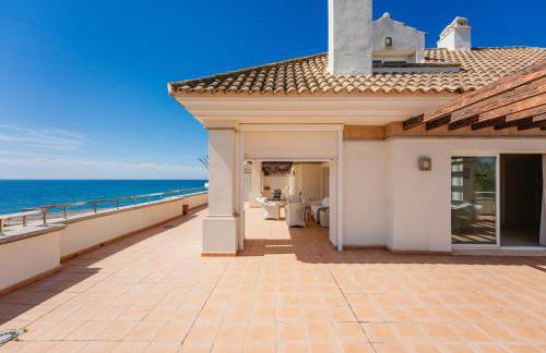 Luxury Beachfront Penthouse Marbella - heated pool & seaviews - Photo 12