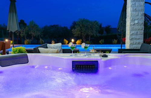 Villa Lorema-pet friendly on 5000 sqm garden,pool, jacuzzi, billiard&PS5 - Foto 3