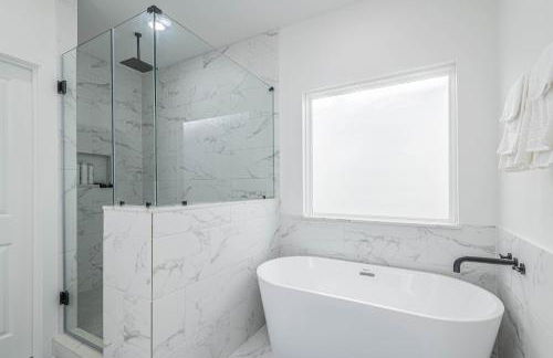 Luxury Haven near Dwtn, Med CTR, with Fast Free WiFi, Parking - Foto 17