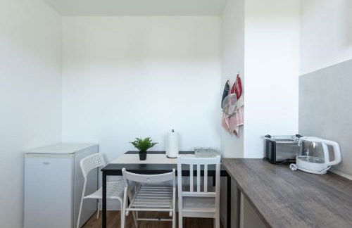 - Forest Retreat Deluxe - 2 Bedroom Apartment - 75 qm - Fully Renovated 2025 with TV & Netflix - King Size Beds - Full Kitchen - Free Parking - Close to Airport & Train - - Foto 27