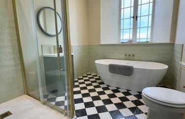 Spacious & stylish riverside apartment in Ross on Wye - Foto 9