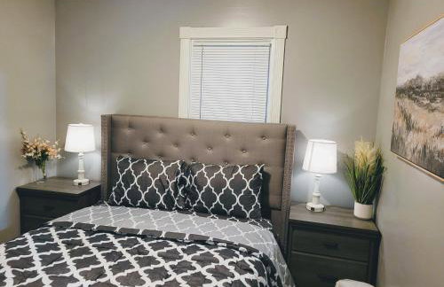 Nice house with private parking, king bed fenced yard - Foto 51