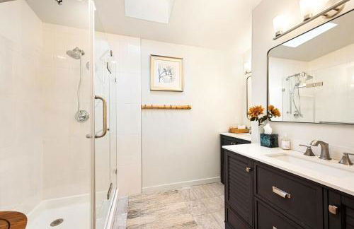 New Baileys Harbor Home, 1 block DT with Huge Yard - Foto 29