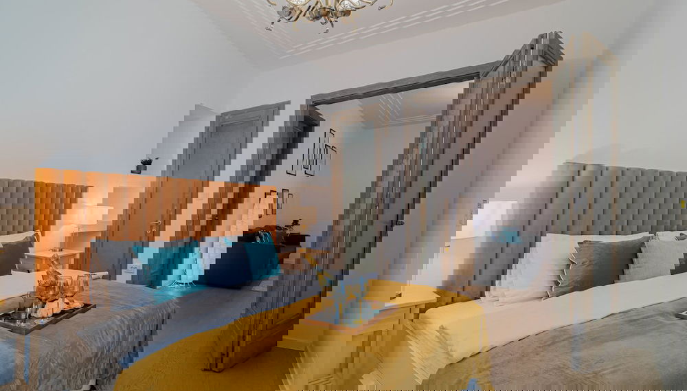 Charming 2BR Apartment - Steps to Romanian Athenaeum - Foto 1, Habitación