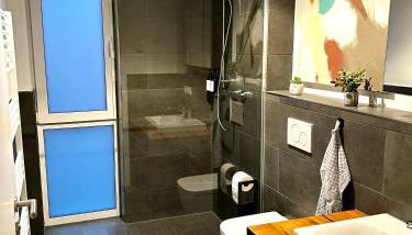 LITELIVING Cozy Suite - Sauna - Balkon - Parken - BBQ - Modern & Gemütlich - Photo 3