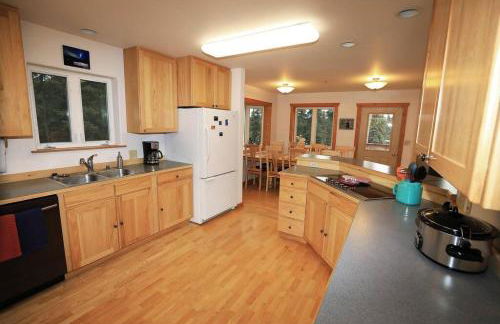 3 Bedroom Home with Amazing Views 11 mi from Denali - Photo 15