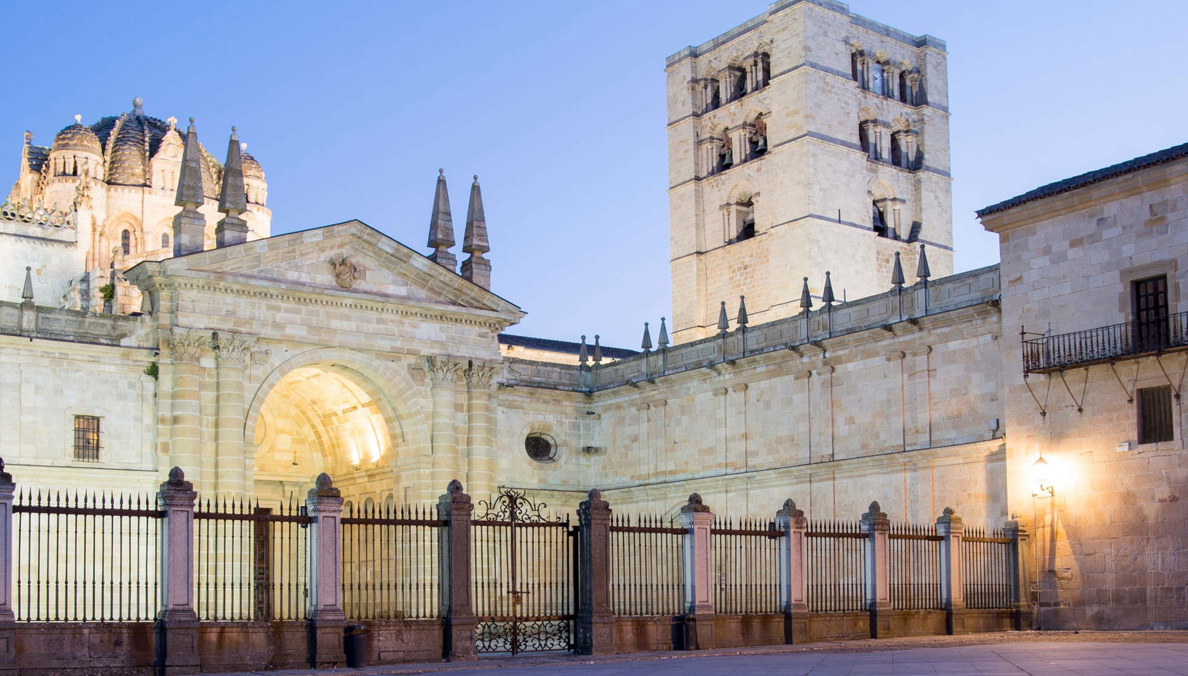 Tour de luces y leyendas de Zamora