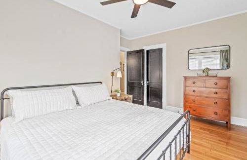 Luxurious Retreat in Historic Downtown Burlington Downstairs Only - Foto 18