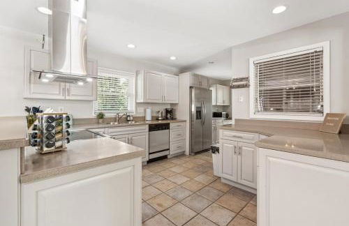 Large House Near Truist Field 15 mins to ATL and Six Flags - Foto 14