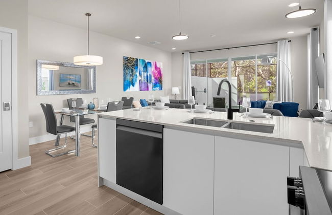 Modern 4BR Family Home With Private Pool - Photo 24