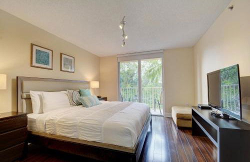 Renovated 2/2 Unit at Yacht Club/Aventura - Foto 1