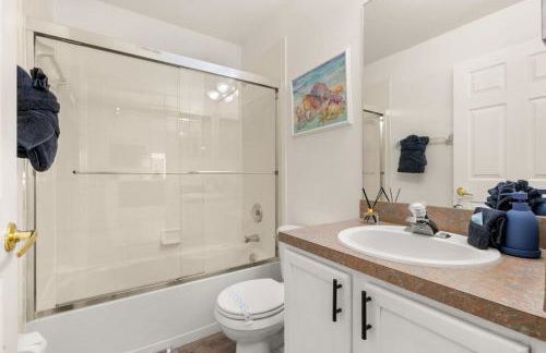 Modern Retreat Pool and Game Room - Foto 38